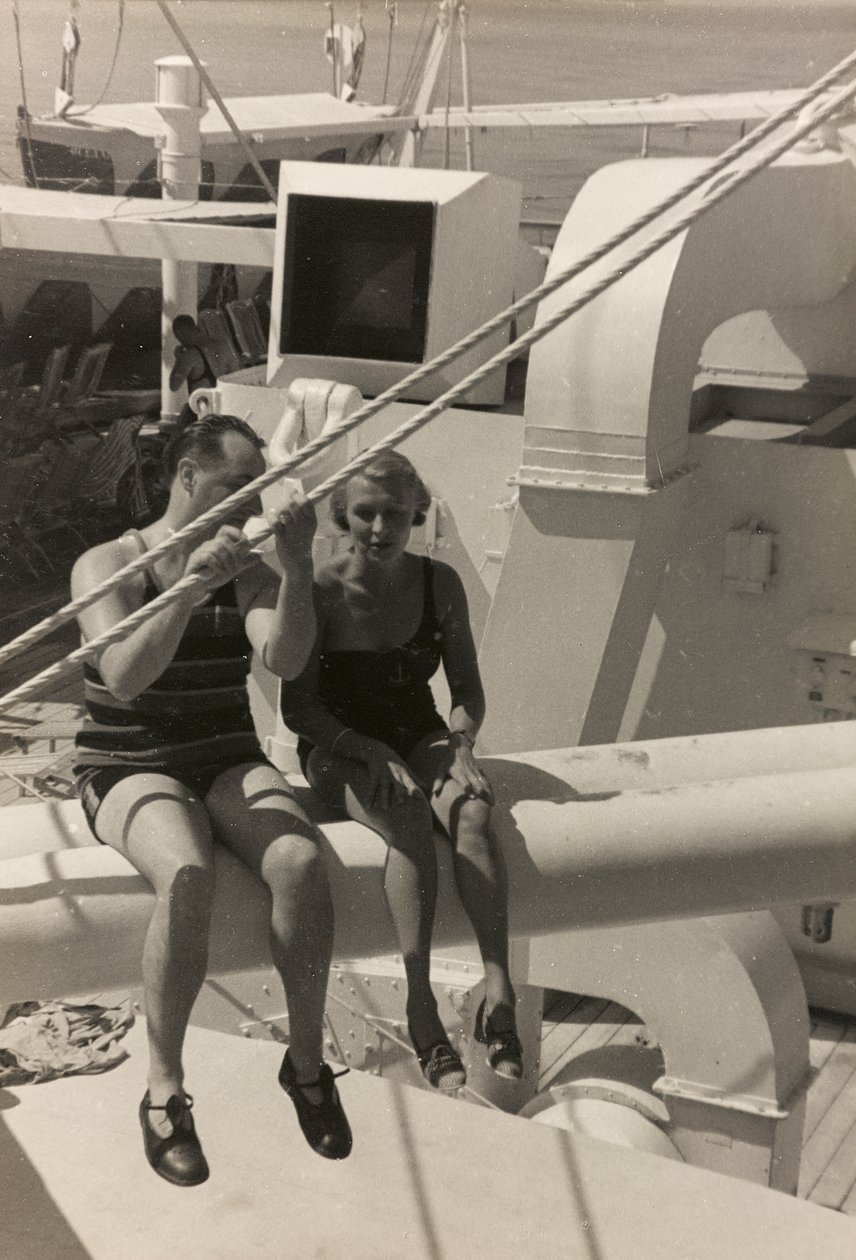 Casal a bordo do navio de cruzeiro "Oceania", do álbum "At the Edge of Oceania 28th July to 10th August 1935 de Vincenzo Balocchi