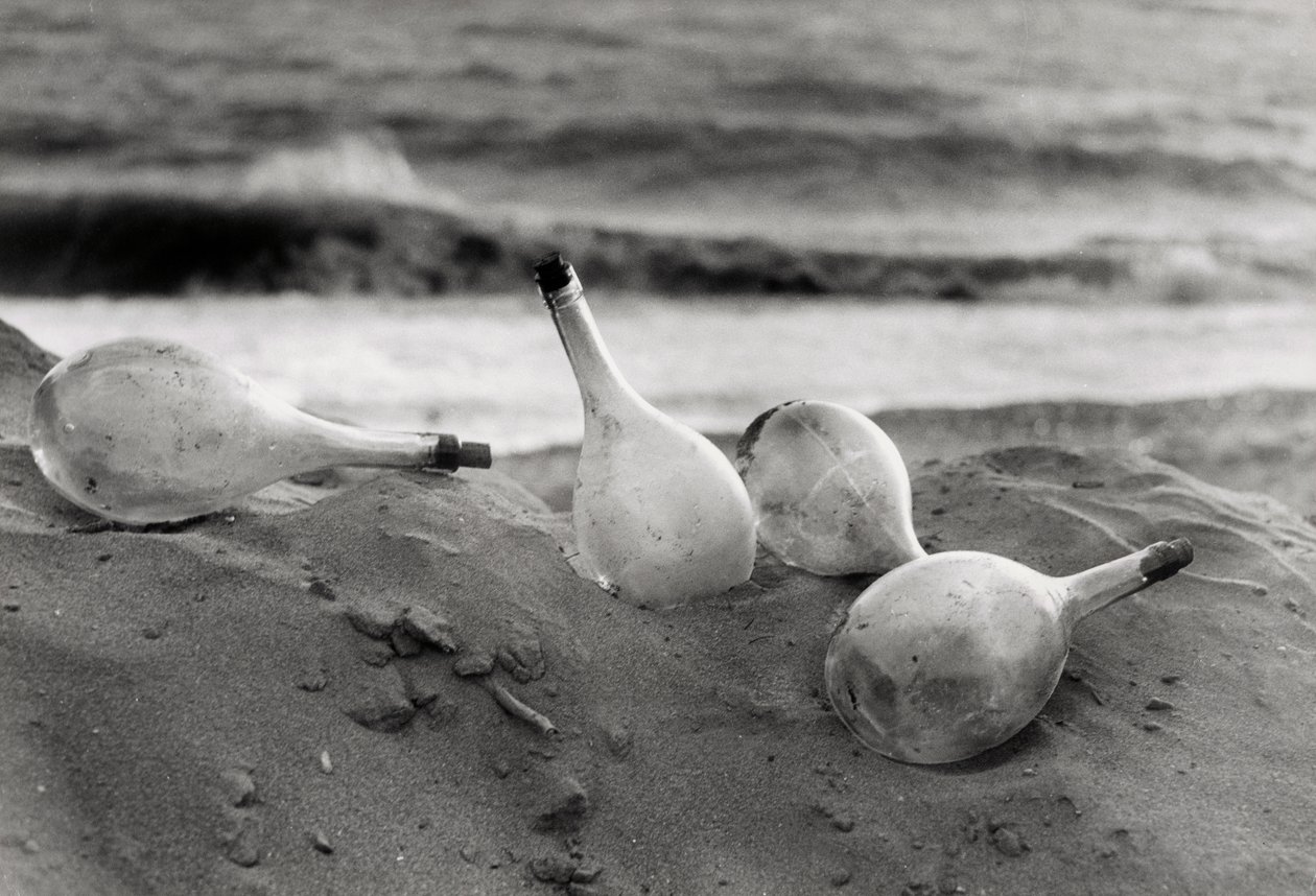 "Frascos na praia" de Vincenzo Balocchi