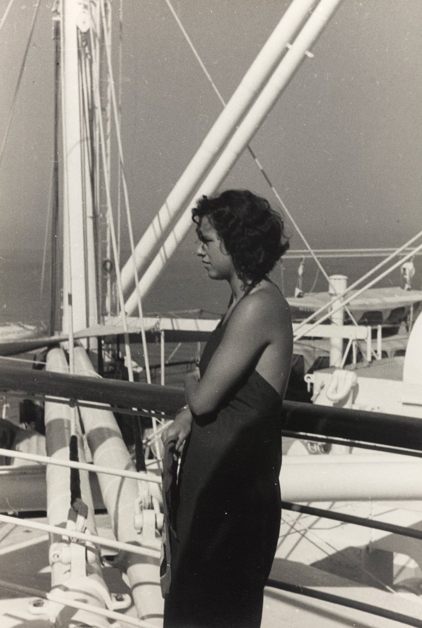 Mulher a bordo do navio de cruzeiro "Oceania", do álbum "At the Edge of Oceania 28th July to 10th August 1935 de Vincenzo Balocchi