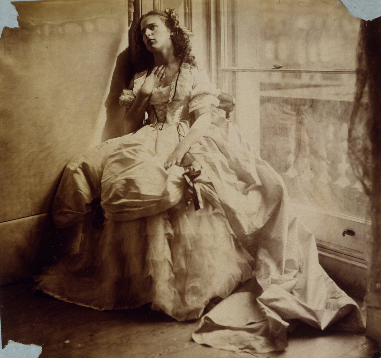 Estudo de uma menina sentada por uma janela, c.1855-65 de Viscountess Hawarden
