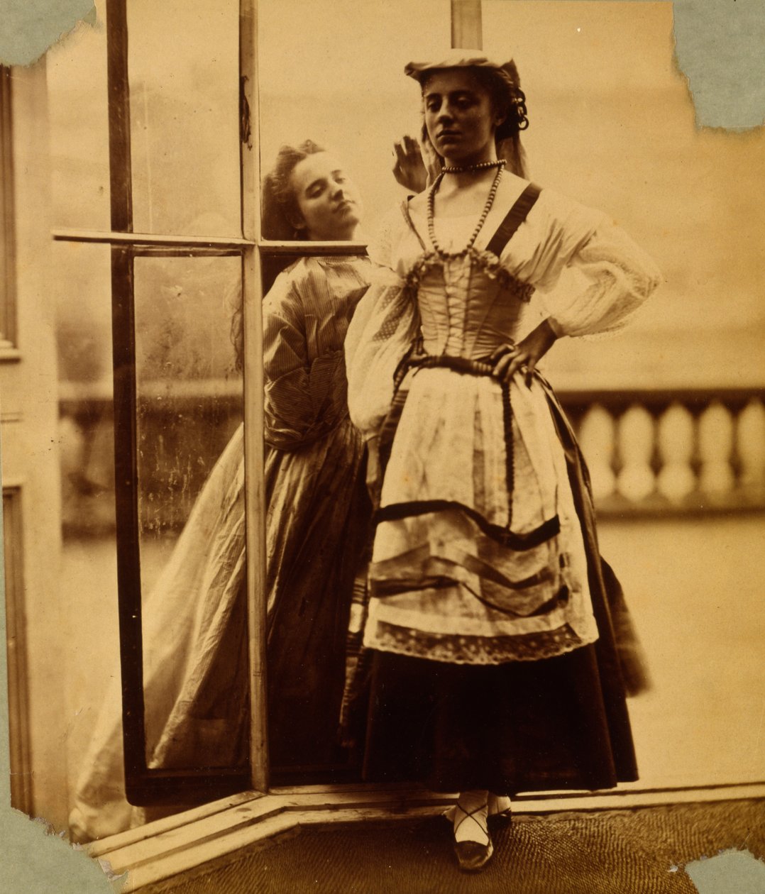 Estudo de uma menina em traje camponês, c.1855-65 de Viscountess Hawarden