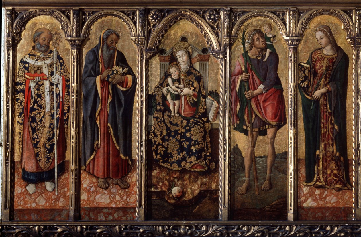 ""Madonna and Child with Saints"" Estão representados: São Nicolau de Myre ou Bari (270-345), Santo António Abade (Santo António Magno (250/251-356) (ou Santo António o eremita), São Cristóvão e Santa Catarina (de Alexandria?). de Vittorio Crivelli