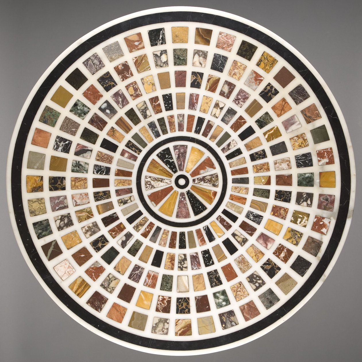Mesa Neo-Clássica com tampo de mármore (pau-rosa com suportes de ormolu, moldes de latão e tampo de mármore) de Voss Voss