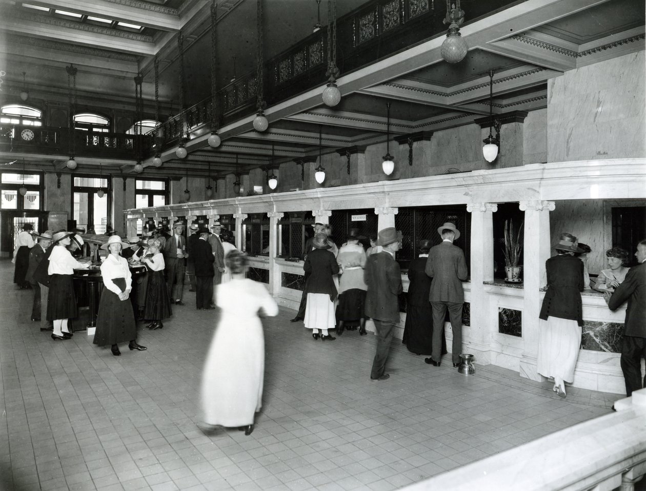 Vista interior, de, lobby, e, caixa, janelas, em, mercantile confie companhia de W. C. Persons