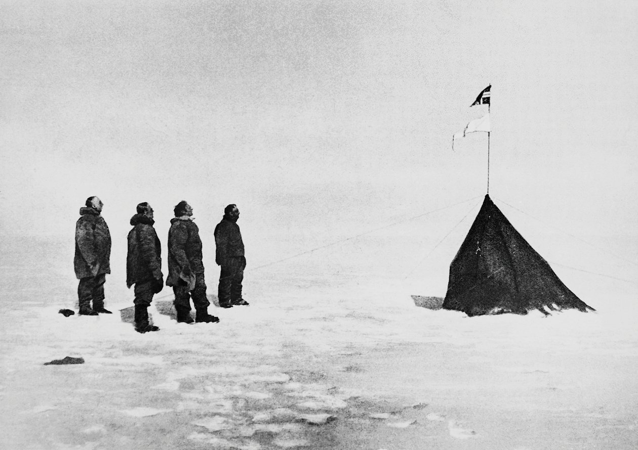 Roald Amundsen, Helmer Hanssen, Sverre Hassel e Oscar Wisting em frente à tenda erguida no Pólo Sul, 16 de dezembro de John Ward Dunsmore