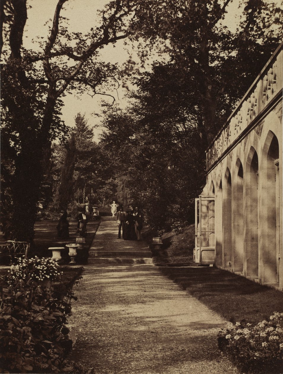 Orangery e jardim de flores em Singleton, Glamorganshire de W. Graham Vivian