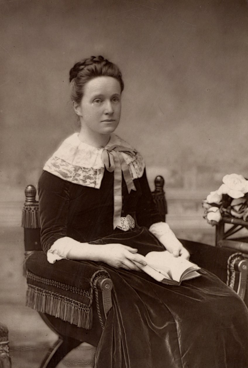 "Millicent Fawcett (nascida Garrett - 1947-1929) feminista inglesa, líder do movimento pelo sufrágio feminino durante 50 anos. Irmã da médica pioneira Elizabeth Garrett Anderson; esposa de Henry Fawcett, o político radical cego (woodburytype de W. and D. (after) Downey