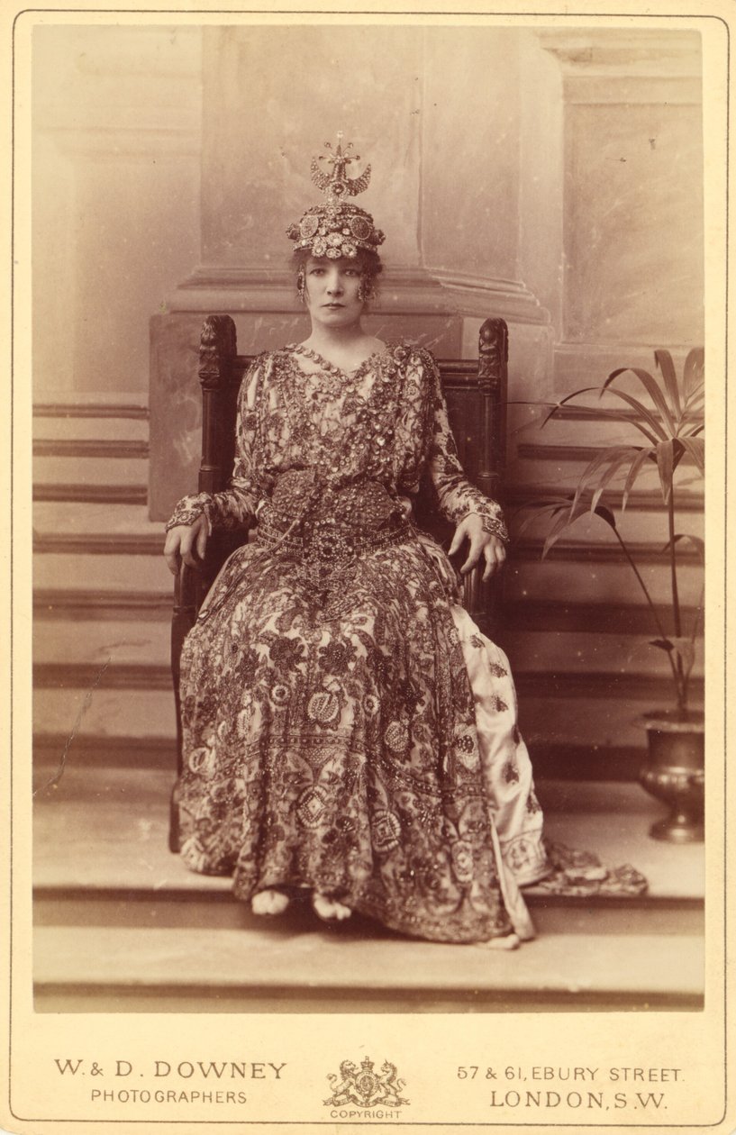 [Sarah Bernhardt como a Imperatriz Theodora em "Theodora" de Sardou] de W. and D. Downey