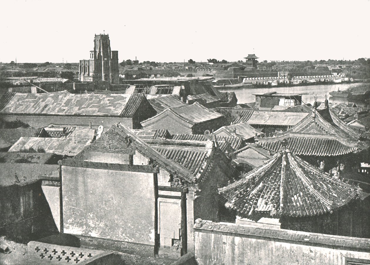 Vista geral mostrando as ruínas da Catedral, Tien-Tsin, China, 1895. de W and S Ltd