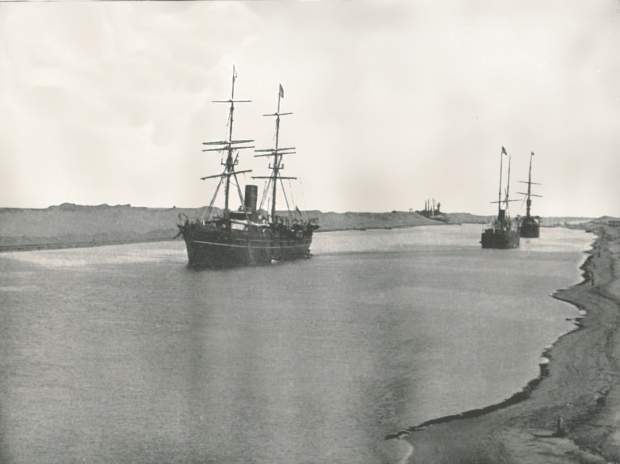 Navios no canal de Suez, Kantara, Egito, 1895. de W and S Ltd