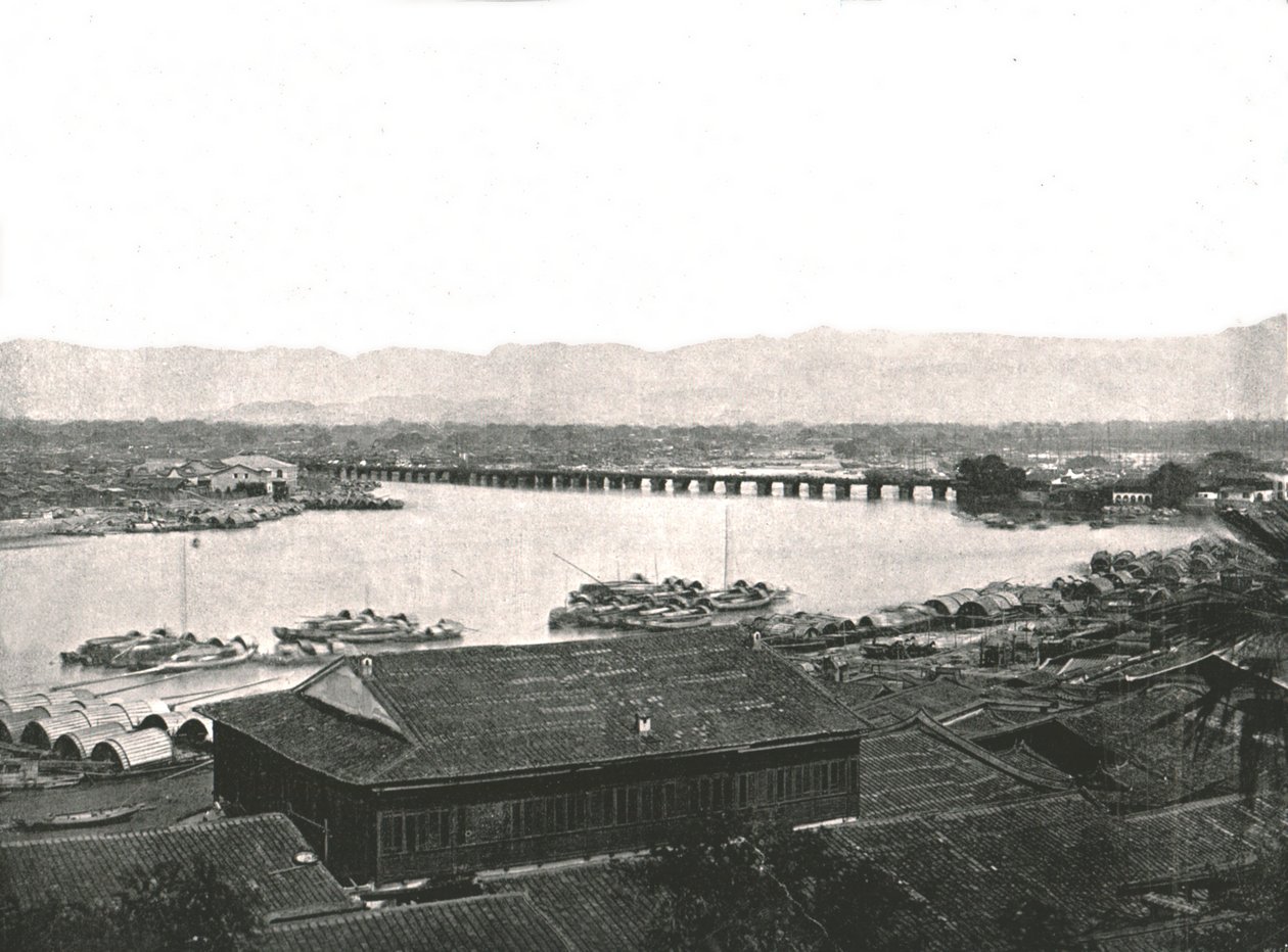 O rio Min e a grande ponte, Foochow, China, 1895. de W and S Ltd