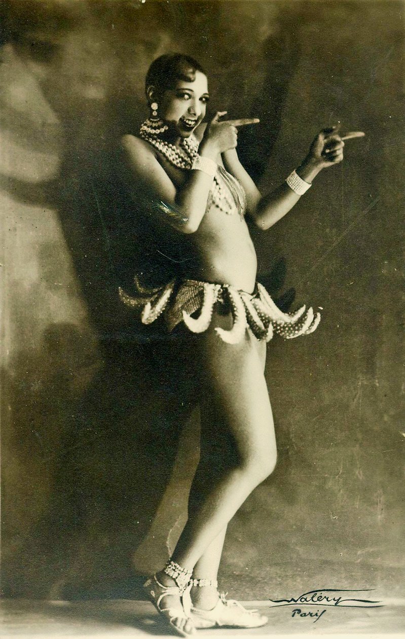 Josephine Baker vestindo o seu famoso fato de Banana c.1927 (foto a p/b) de Walery