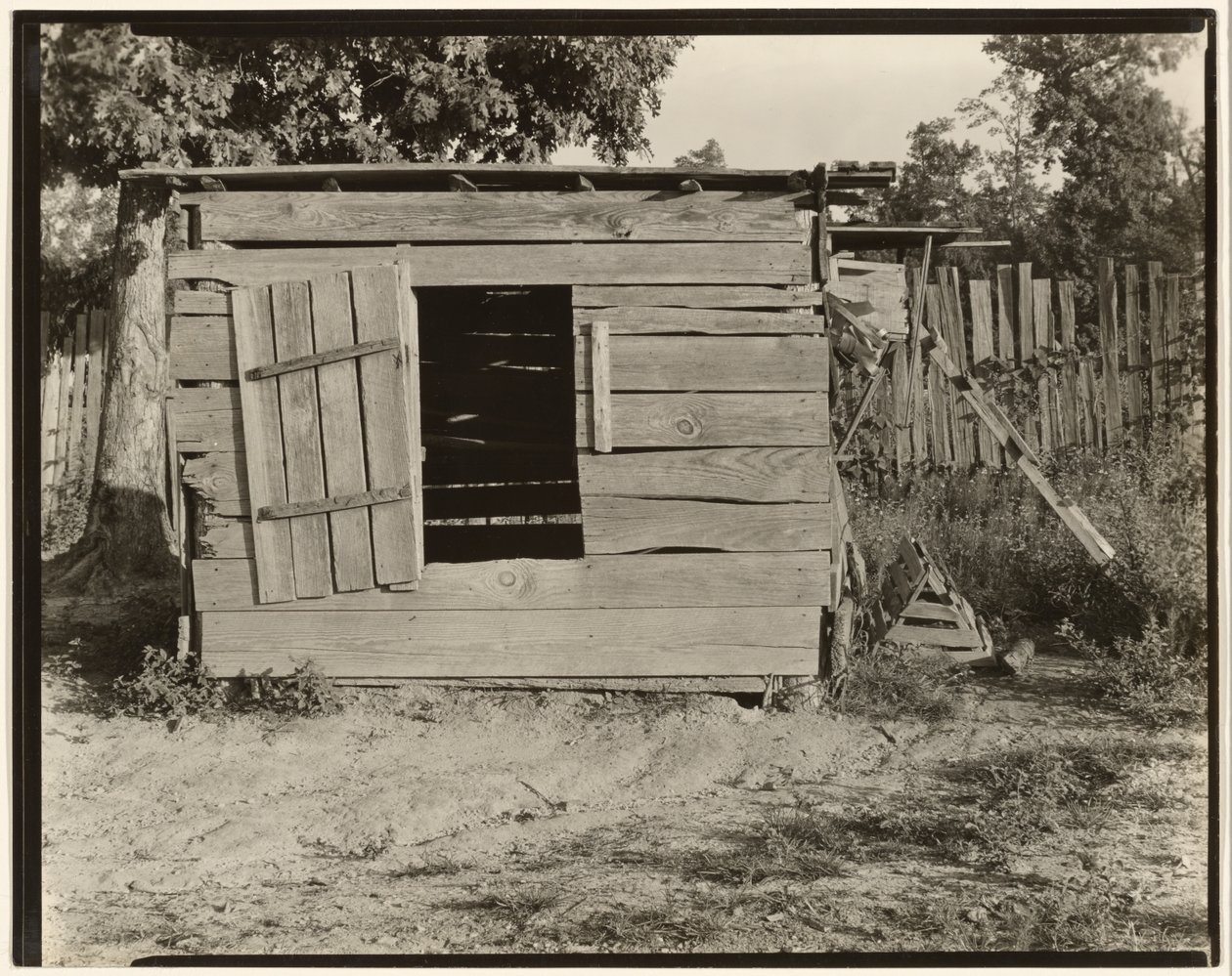 Galinheiro na quinta de Floyd Burroughs, condado de Hale, Alabama de Walker Evans