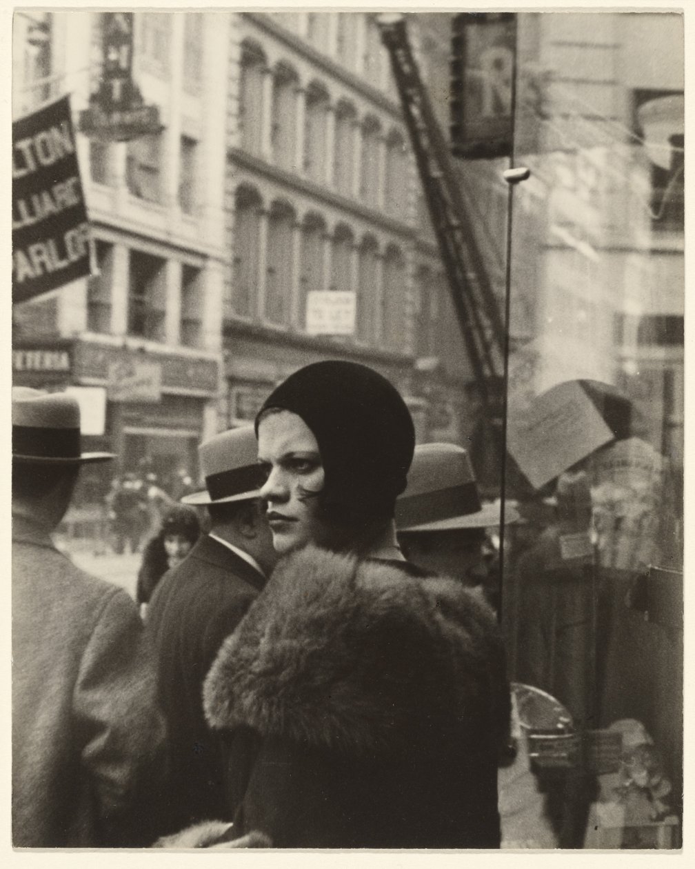 Rapariga em Fulton Street, Nova Iorque de Walker Evans
