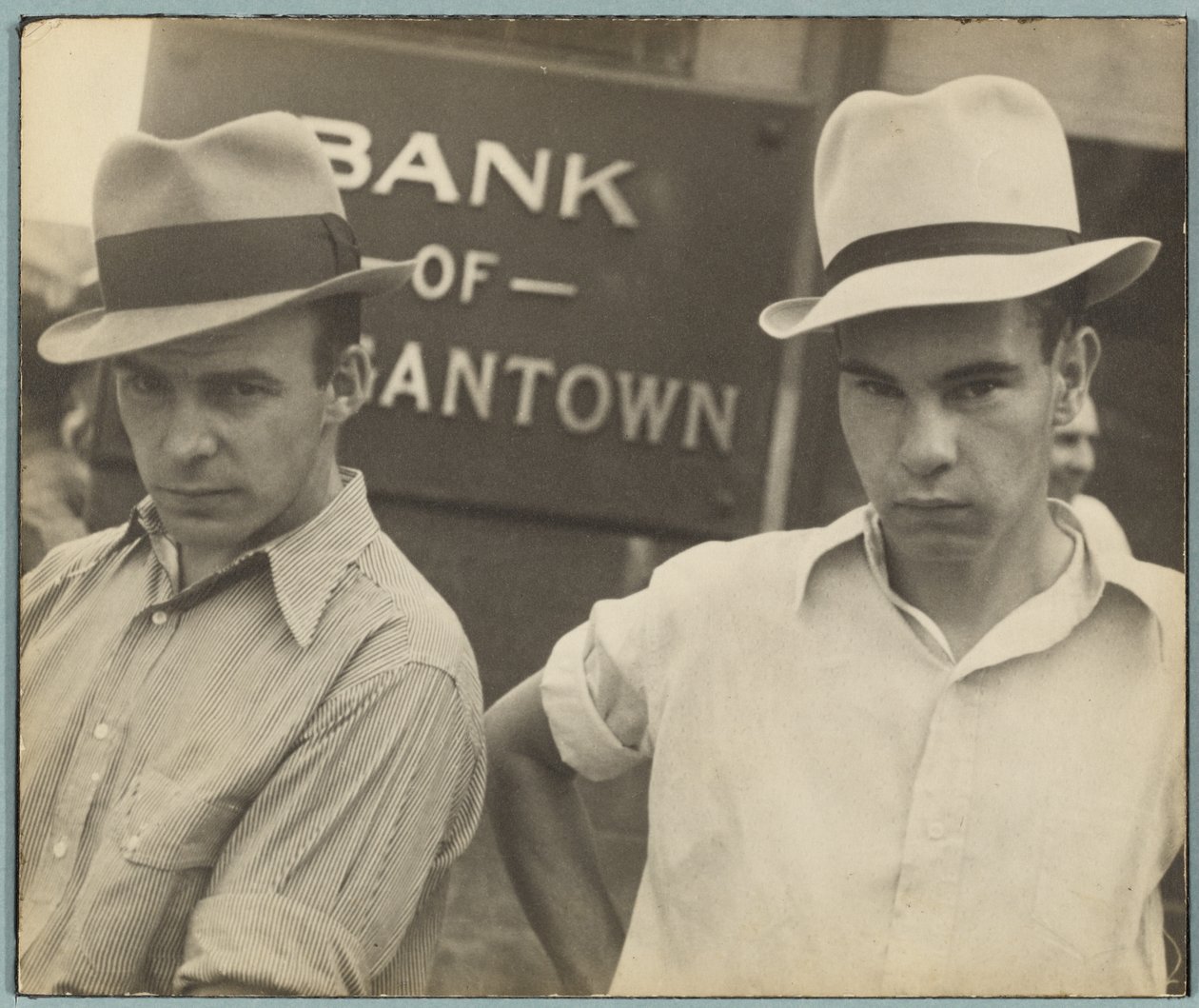 Rostos da rua principal / Cena de rua, Morgantown, Virgínia Ocidental de Walker Evans