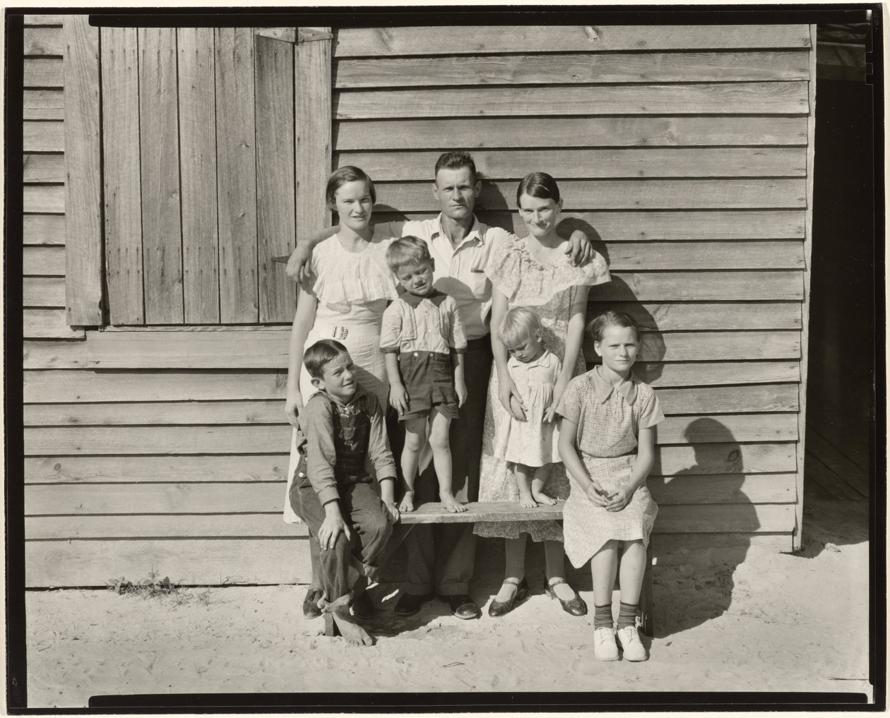 Família de agricultores, Condado de Hale, Alabama / Família Burroughs, Condado de Hale, Alabama de Walker Evans