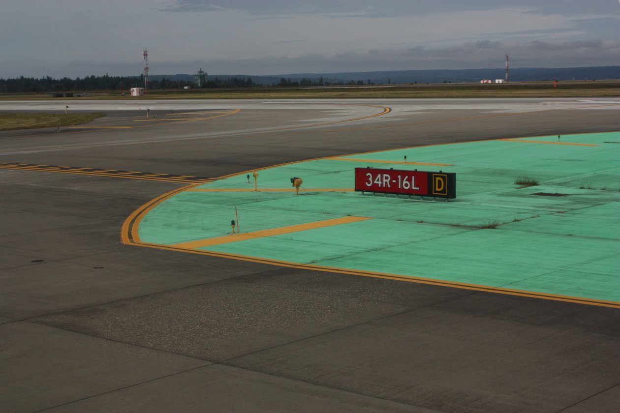 Taxiway com sinal de posição de retenção de Walter Siegmund