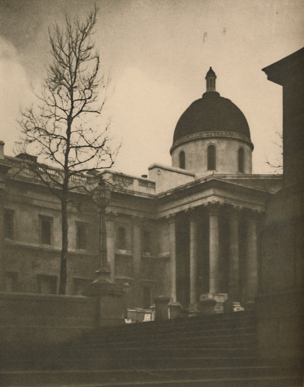A Galeria Nacional das Etapas do Terraço da Trafalgar Square, c1935. de Walter Benington