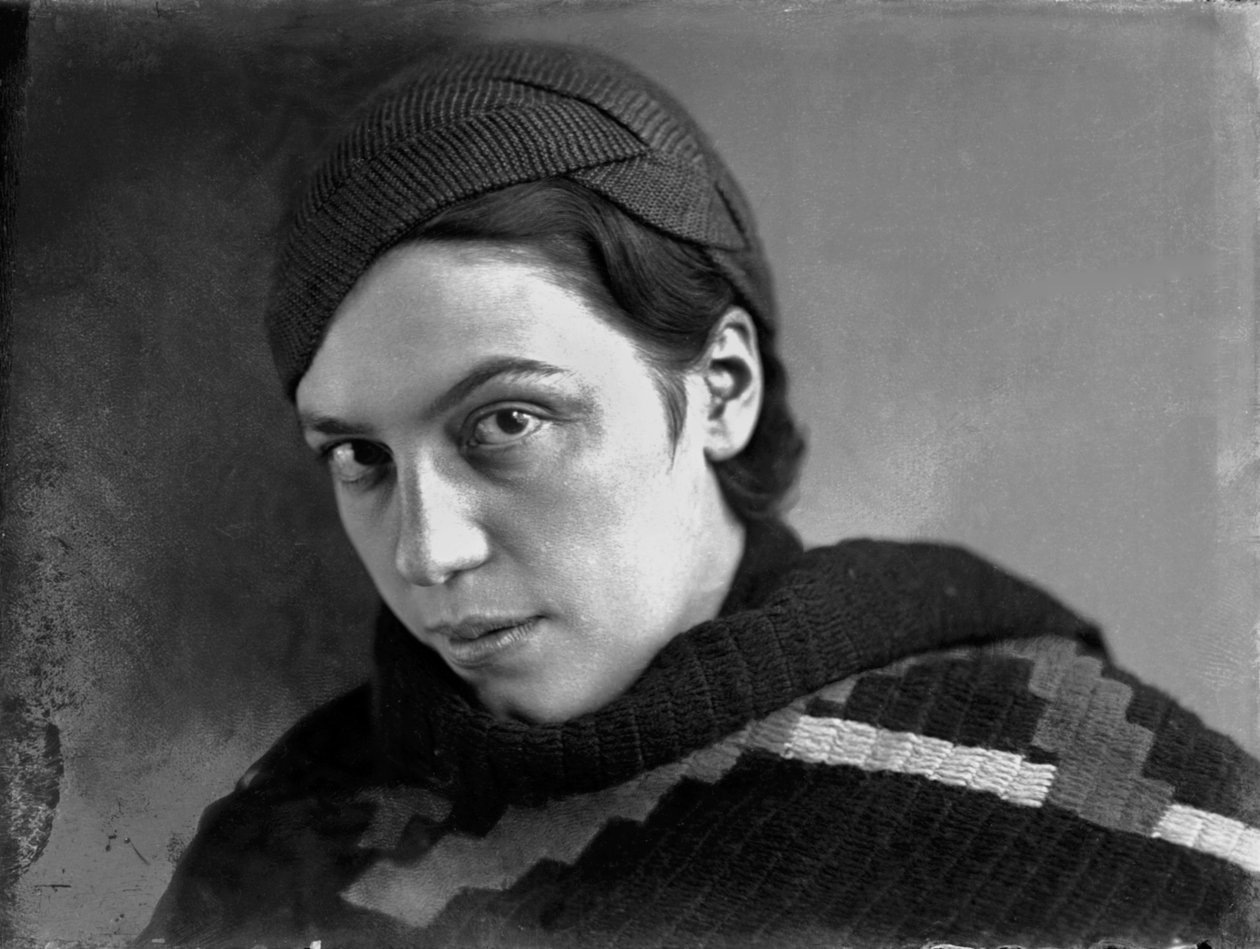 Retrato de Anita Pittoni, c.1940 (fotografia a preto e branco) de Wanda Wulz