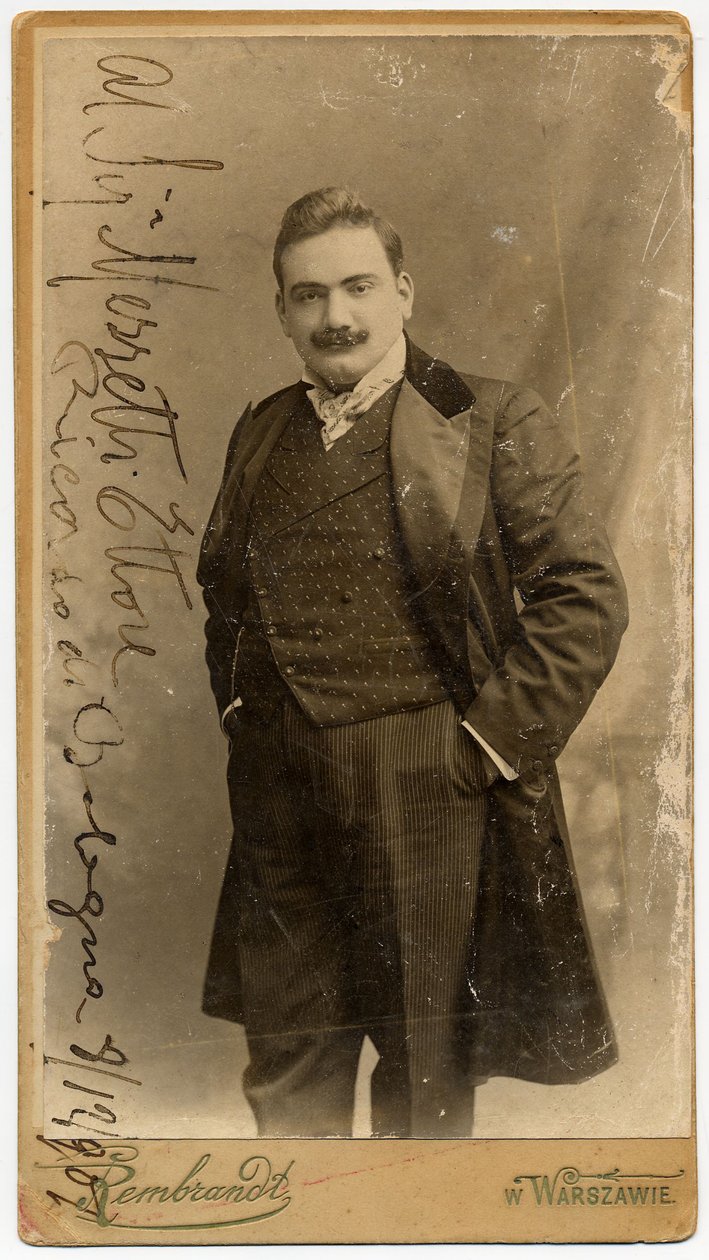 Retrato do cantor de ópera Enrico Caruso 1873-1921, década de 1900. de Warsaw. Photo studio Rembrandt
