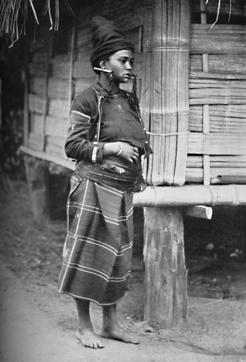 A Kachin woman, 1902 de Watts and Skeen