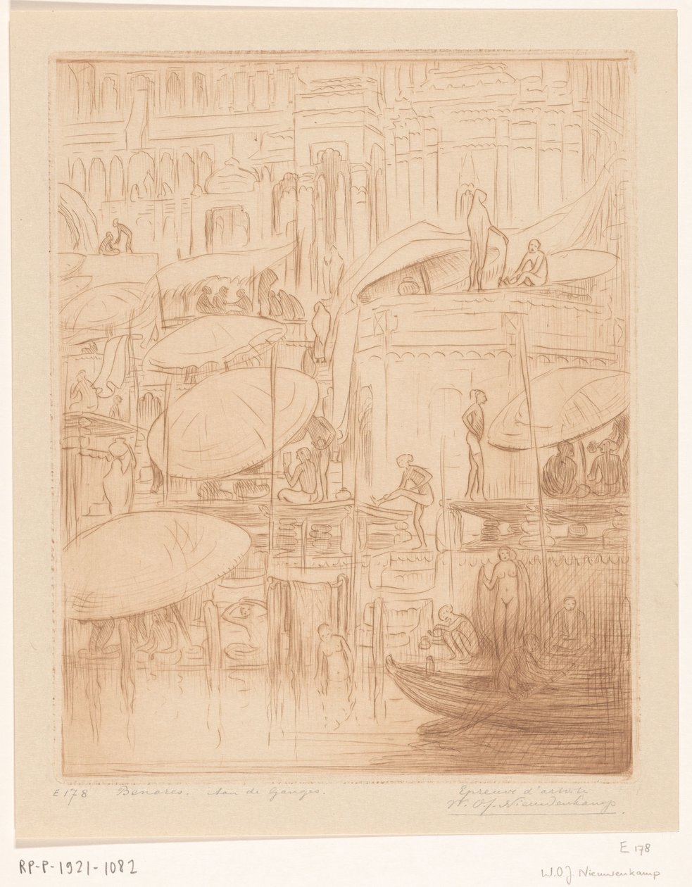 Homens e mulheres que tomam banho e rezam nas margens do Ganges em Benares
Banhos e orações (título original)
Sobre o Ganges (título sobre o objecto) de Wijnand Otto Jan Nieuwenkamp (signed by artist)