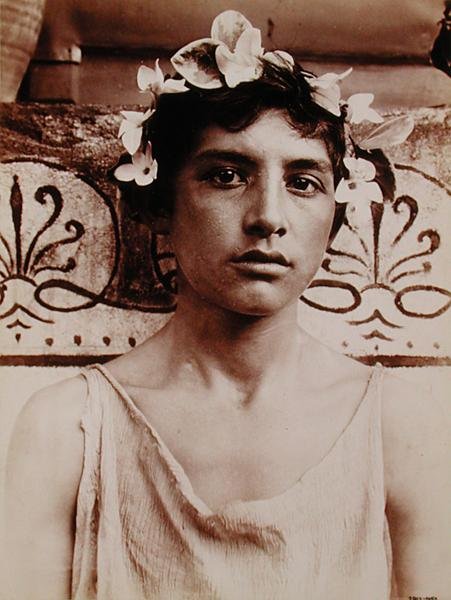 Cabeça de um menino siciliano (foto sépia) (ver também 172388) de Baron Wilhelm von Gloeden