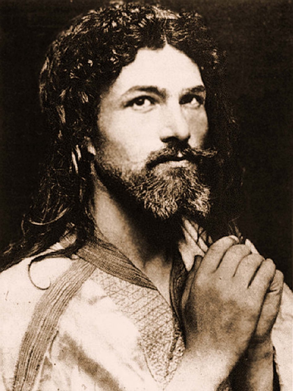 Auto-retrato do Barão Wilhelm von Gloeden (1856 - 1931) como Jesus Cristo, c.1890 (foto sépia). de Baron Wilhelm von Gloeden