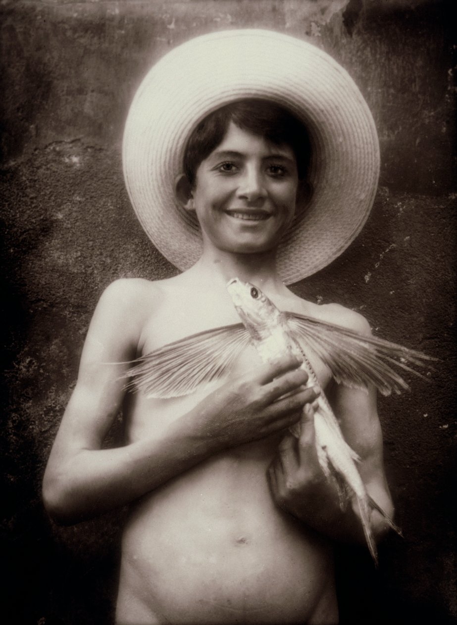 Menino jovem, com, voando, peixe, sicília, c.1895, (glass, plate) de Baron Wilhelm von Gloeden