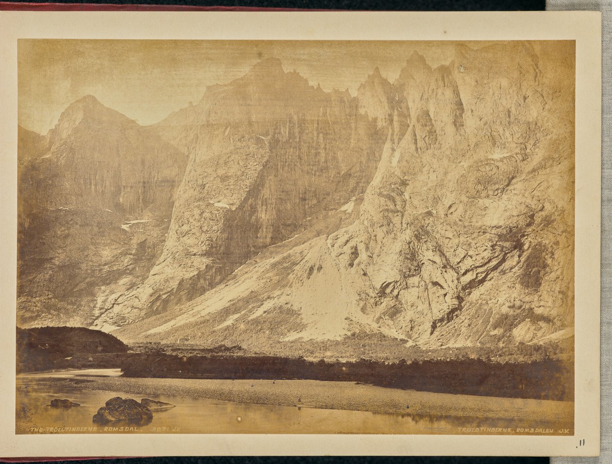 O Trolltinderne, Romsdal de Wiliam Dobson Valentine