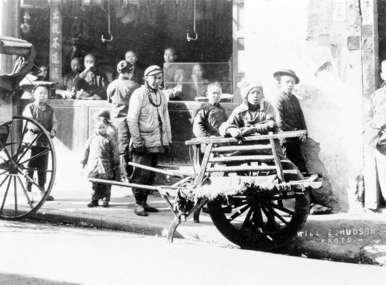 Um carrinho de mão, China, c.1905-7 (foto de bw) de Will E. Hudson