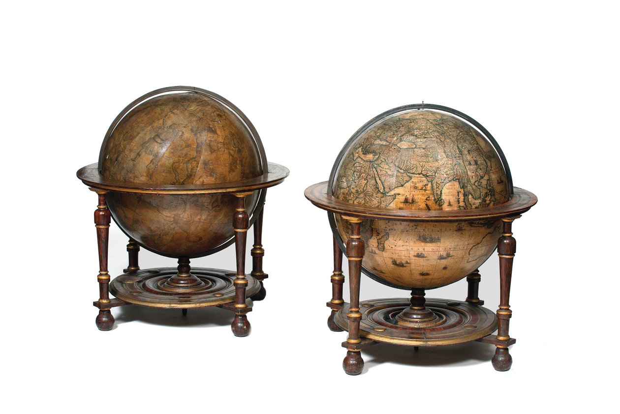 Grande par de globos de biblioteca, o terrestre 1645-48, o celestial após c.1630 (gesso, madeira e papel gravado) de Willem Blaeu