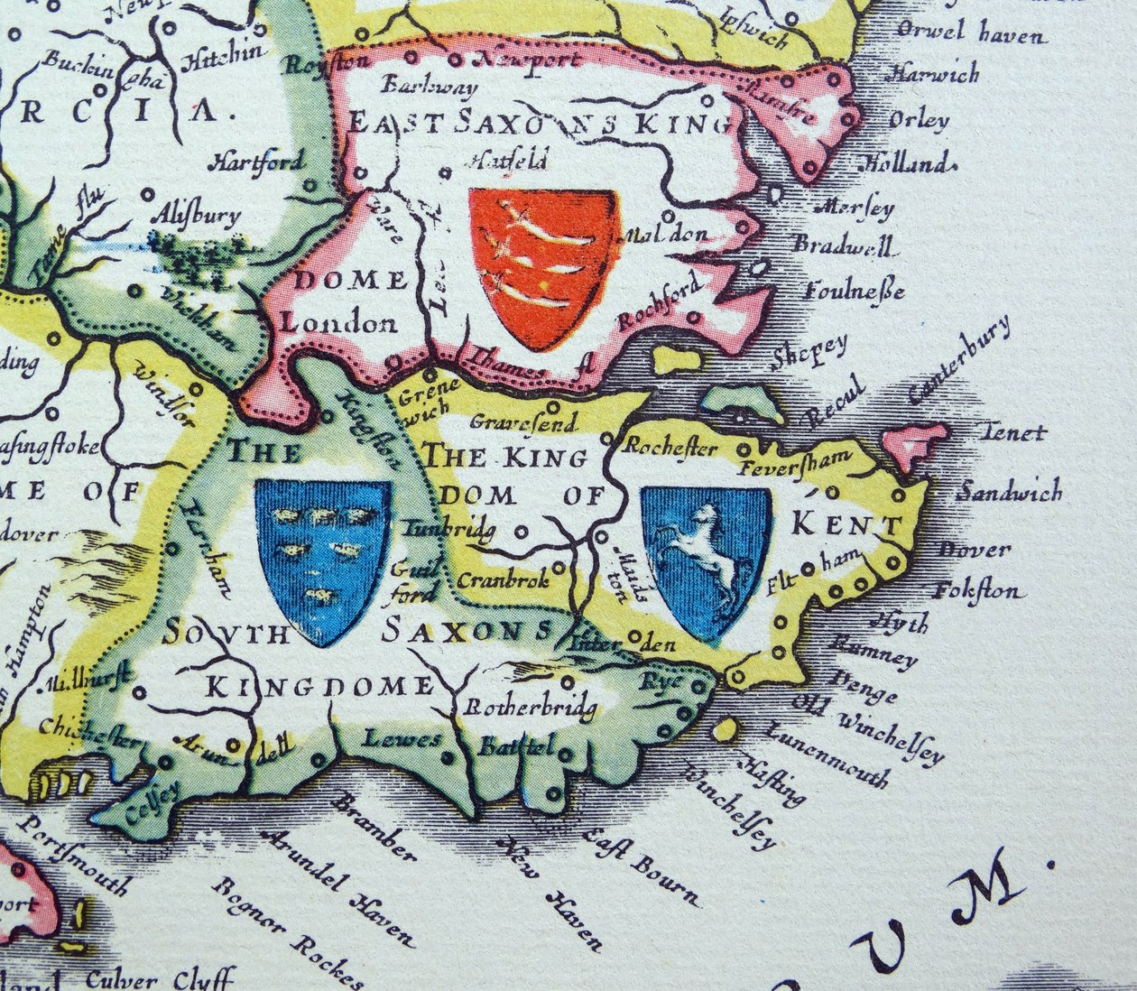 Escudos de Sussex, Kent e Essex da Heptarquia; um nome coletivo aplicado aos reinos anglo-saxónicos do sul, leste e centro de Inglaterra durante a Antiguidade tardia e o início da Idade Média de Willem Blaeu