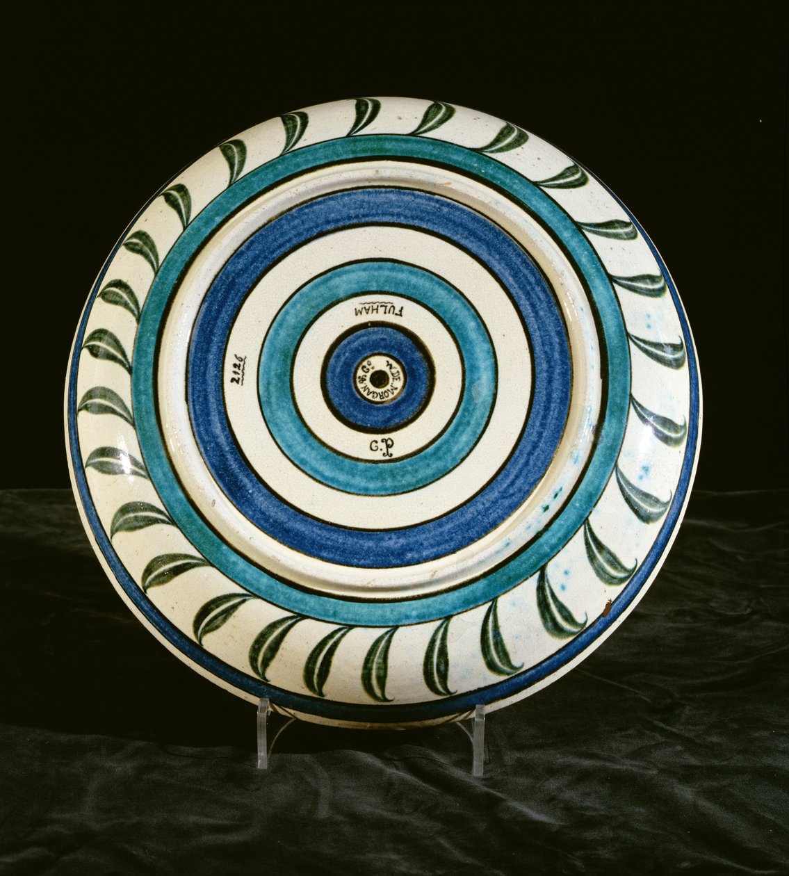Carregador, pintado por Charles Passenger, 1888-97 (cerâmica) (reverso de 267787) de William de Morgan
