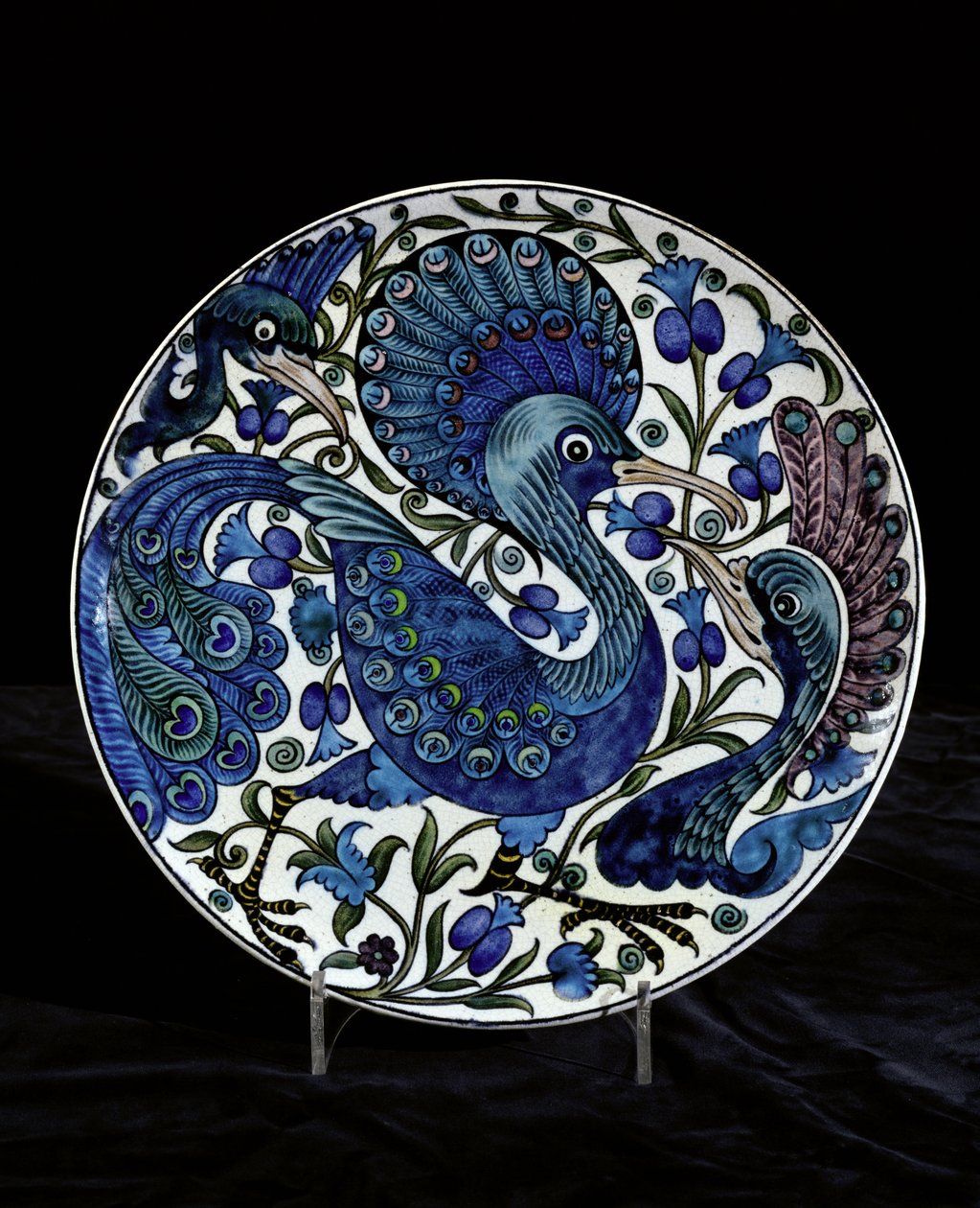 Carregador com fantásticos pavões, folhas e frutos, pintados por Charles Passenger, 1888-97 (cerâmica) de William de Morgan