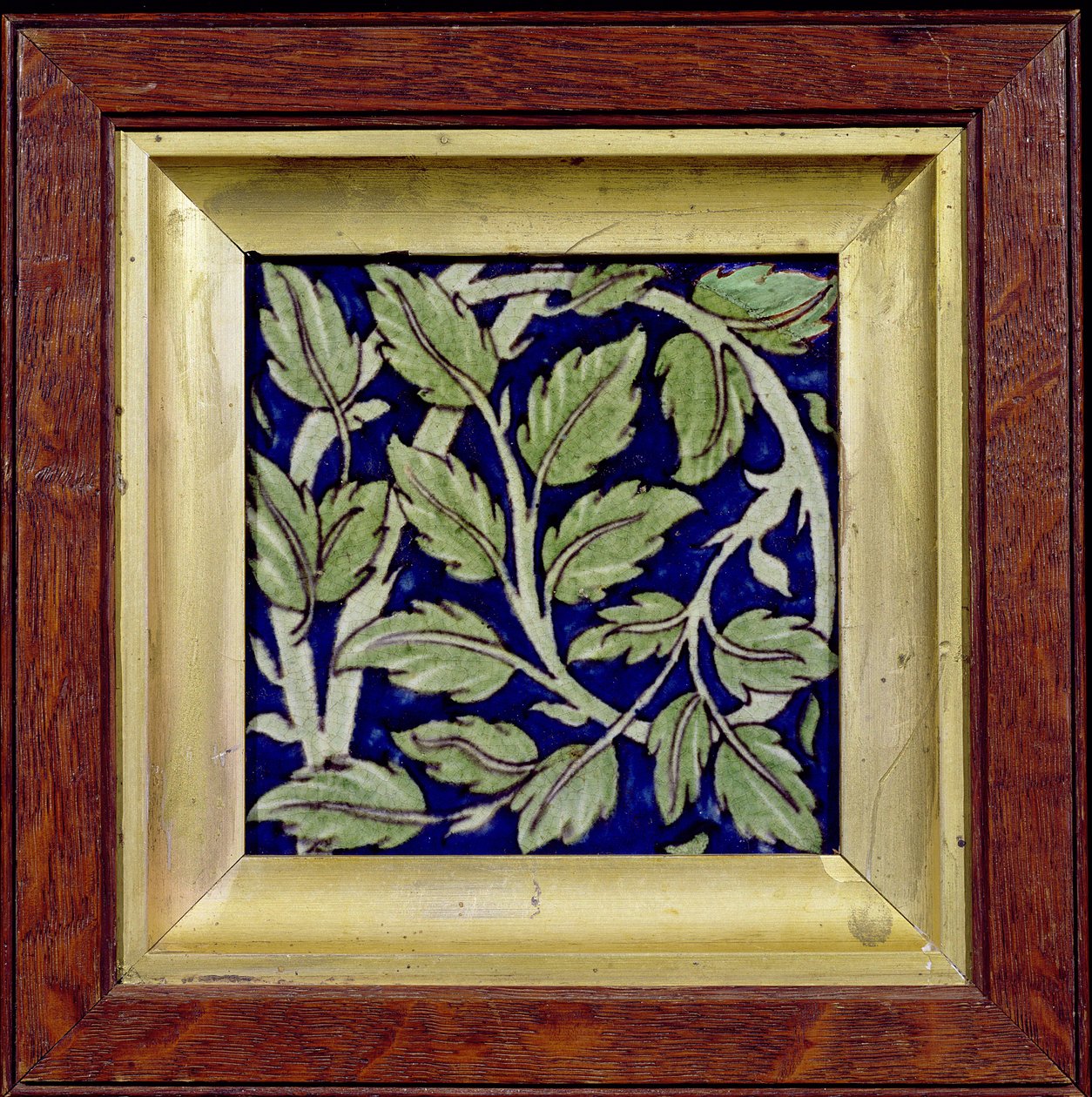 Azulejo com um design de folha (cerâmica) de William de Morgan
