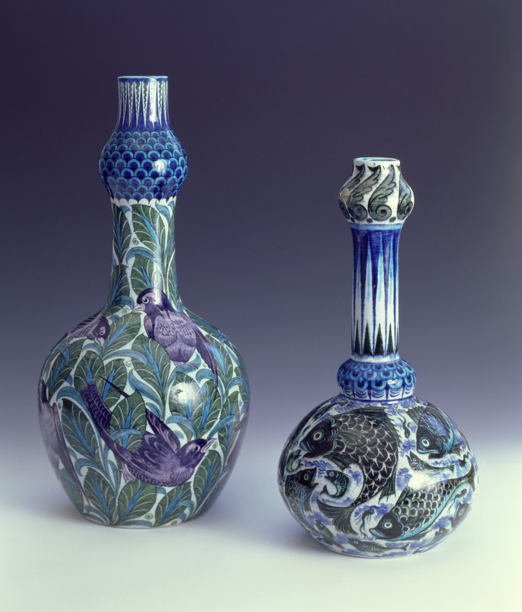Dois vasos (cerâmica) de William de Morgan