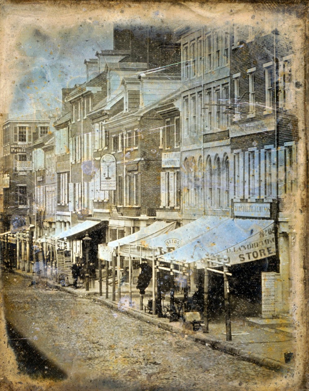 Lado norte da Chestnut Street, entre Second Street e Third Street, Filadélfia, Pensilvânia, 1843 (daguerreótipo) de William G. Mason