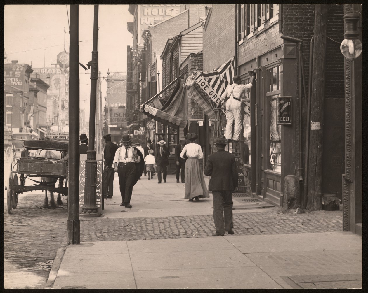 Franklin Avenue, no centro da cidade de William G. Swekosky