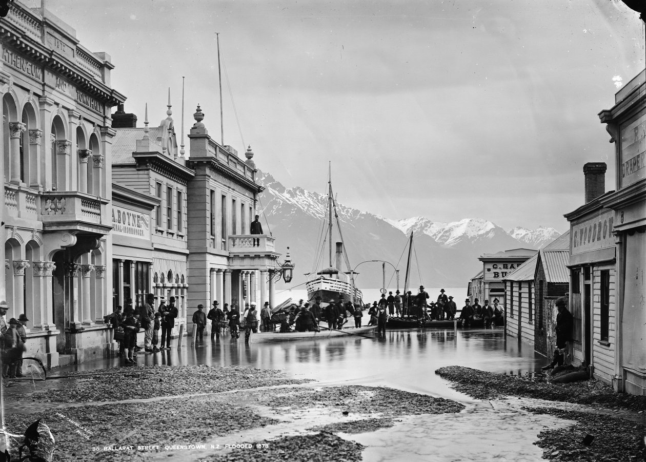 Ballarat Street, Queenstown, NZ, inundada em 1878 de William P. Hart