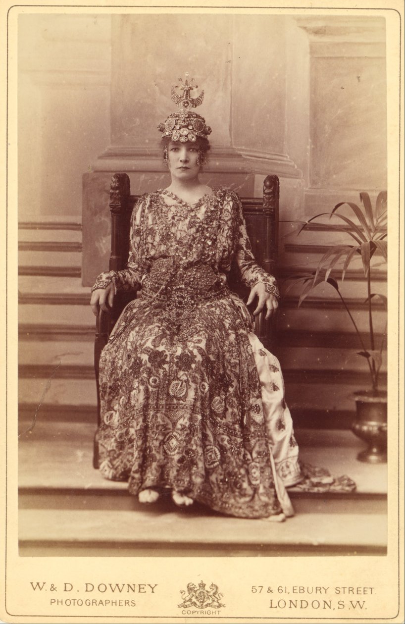 Sarah Bernhardt como a imperatriz Theodora em Sardinha Theodora de William and Daniel Downey
