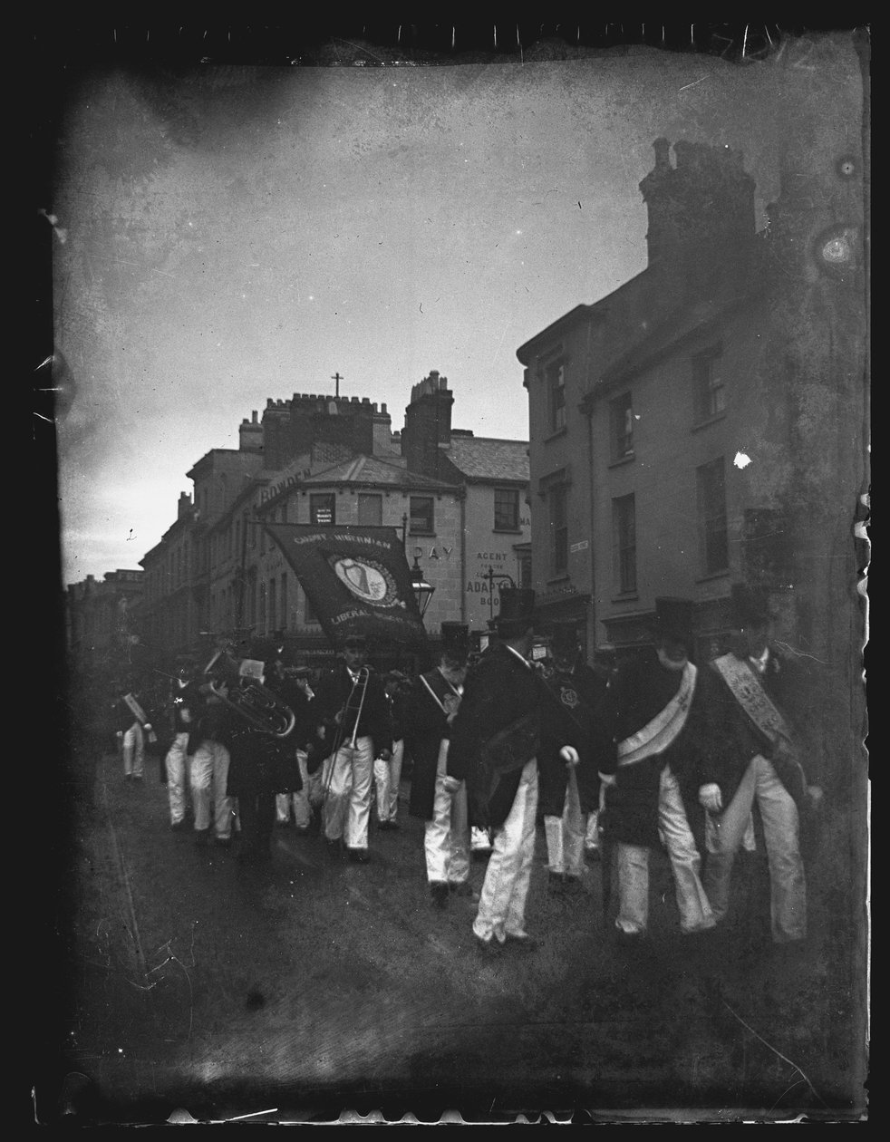 Procissão da Sociedade Hiberniana, Cardiff, 1892. de William Booth
