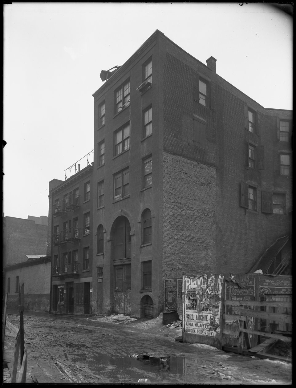 63 Downing Street, Nova York, 18 de fevereiro de 1916 de William Davis Hassler