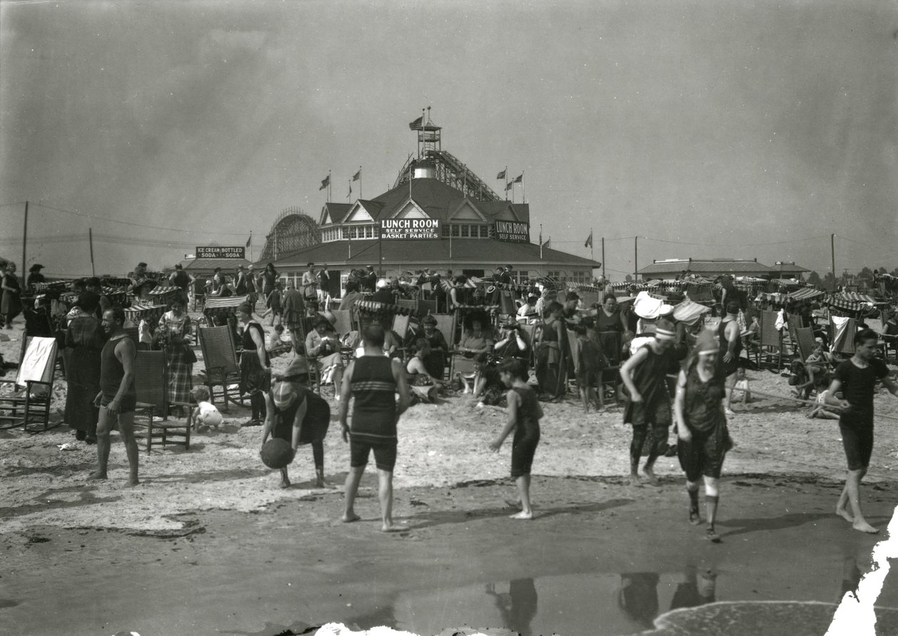 Cena da praia, Coney Island, c.1910-21 de William Davis Hassler