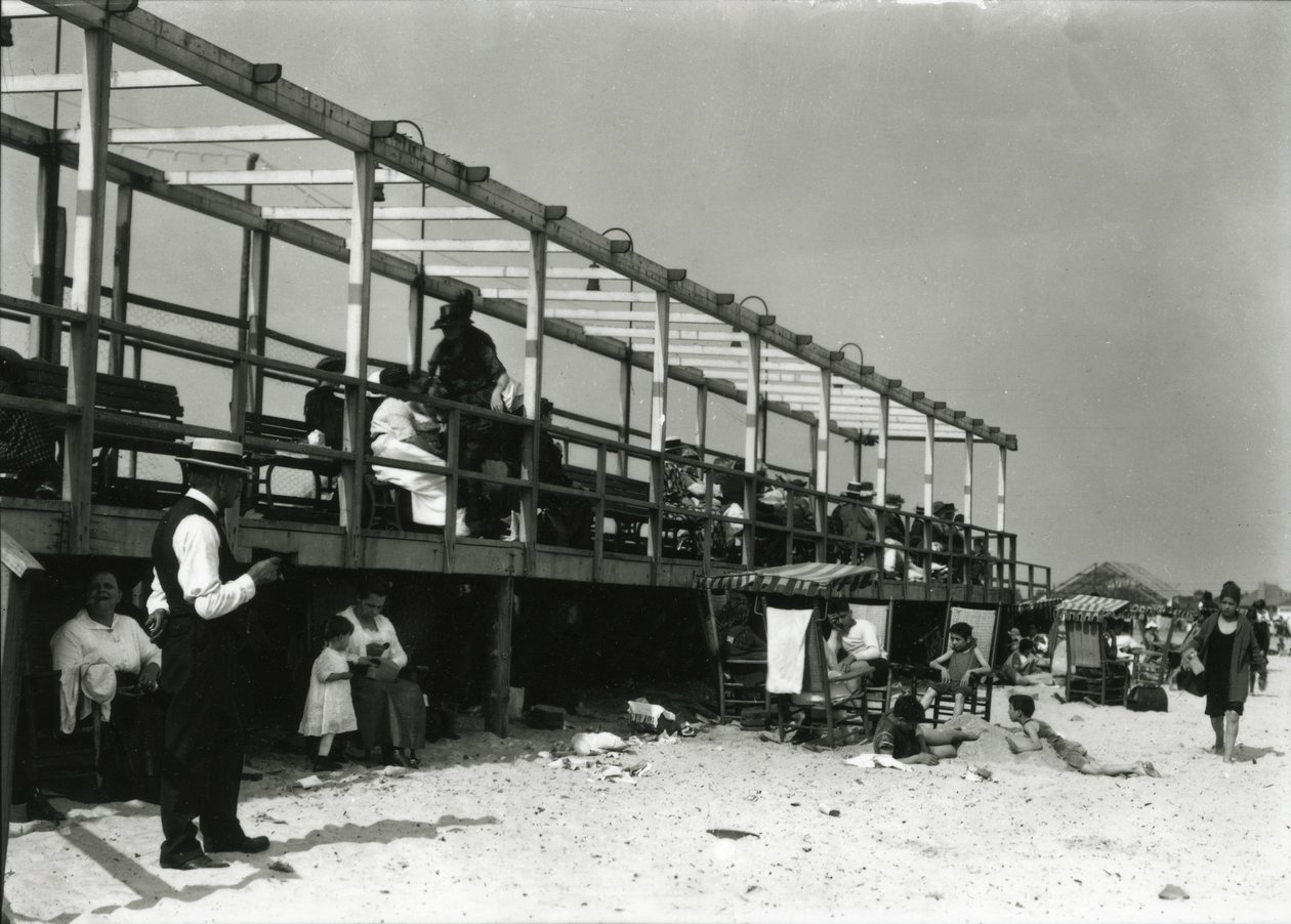 Cena da praia, Coney Island, c.1910-21 de William Davis Hassler