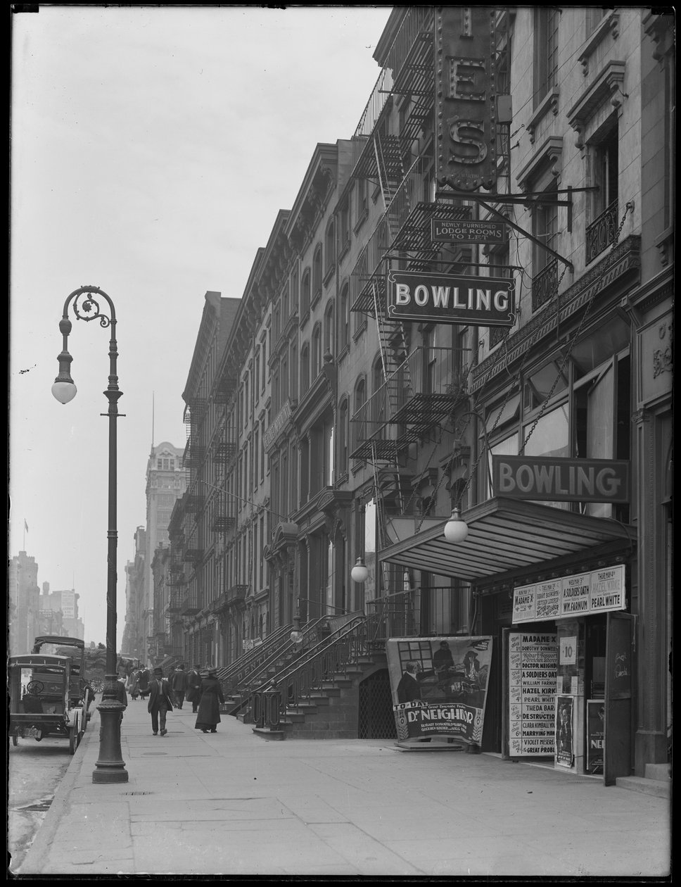 Pista de boliche em 248 W. 14th Street, Nova York, 2 de maio de 1916 de William Davis Hassler