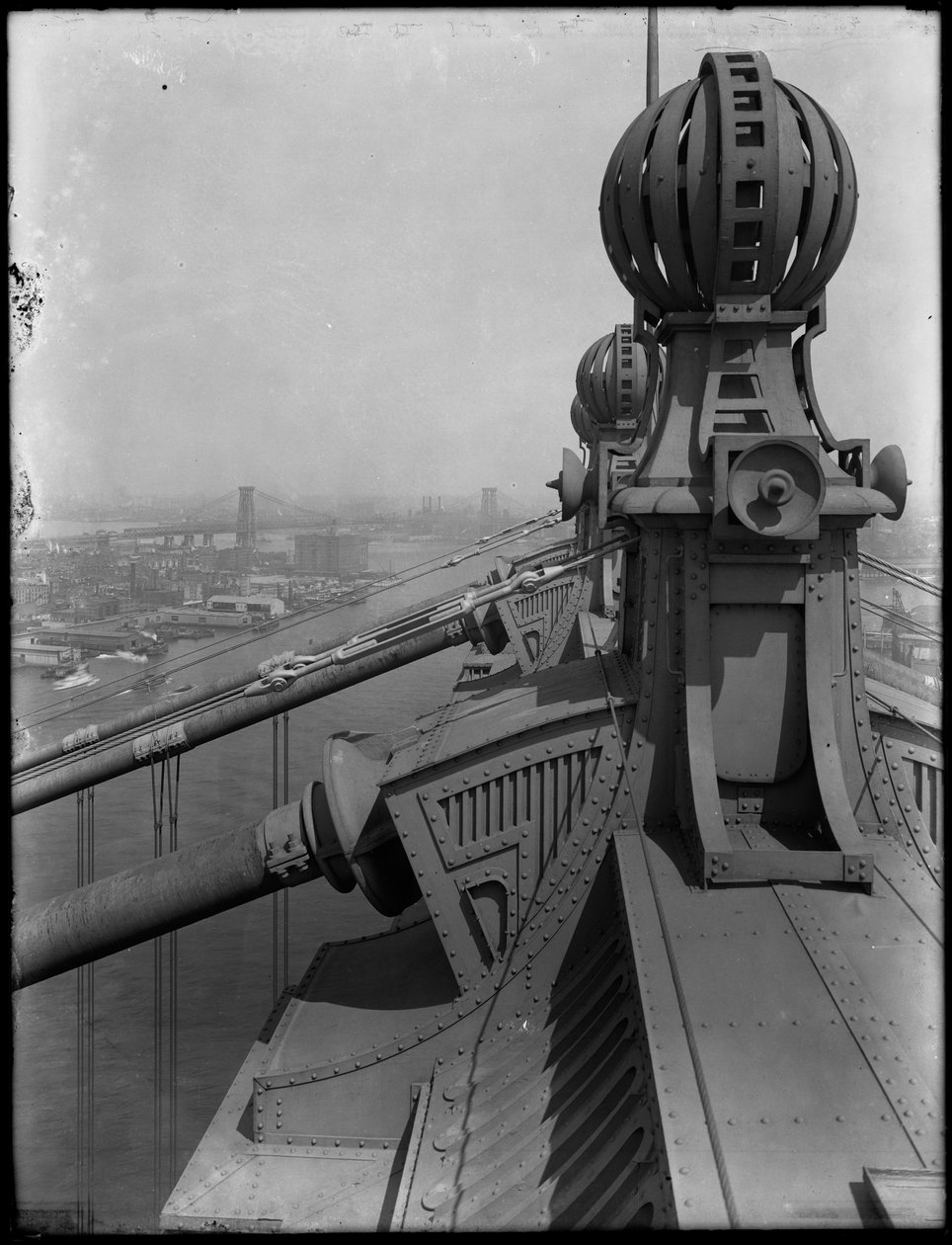 Detalhe, de, a, finials, cima, a, manhattan, ponte, agosto, 25, 1914, bw, foto de William Davis Hassler