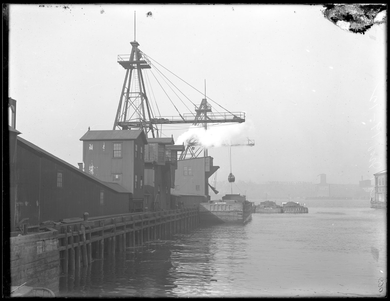 Elevadores de carvão com carga direta, Interboro Rapid Transit Company, W. 58th Street, Nova York, c.1911. de William Davis Hassler