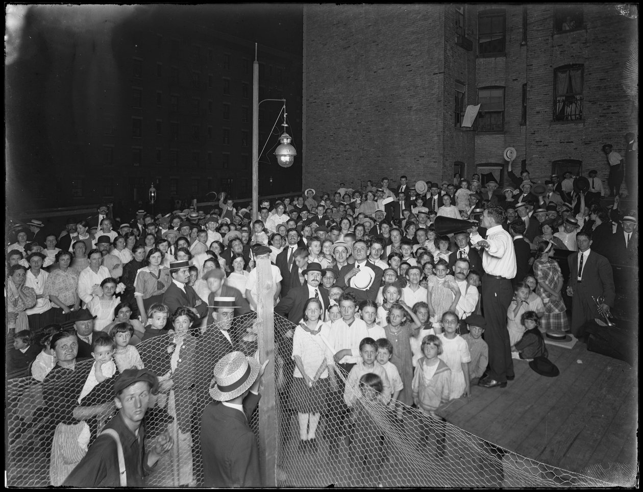 Reunião da Sociedade Evangelística, East 79th Street e Avenue A, Nova York, 24 de julho de 1914 de William Davis Hassler