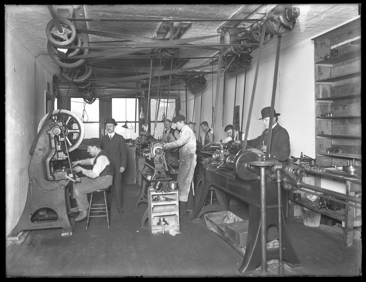 Oficina do quinto andar, Geyser Electric Water Heater Company, 42 Hudson Street, Nova York, 31 de dezembro de 1914 de William Davis Hassler